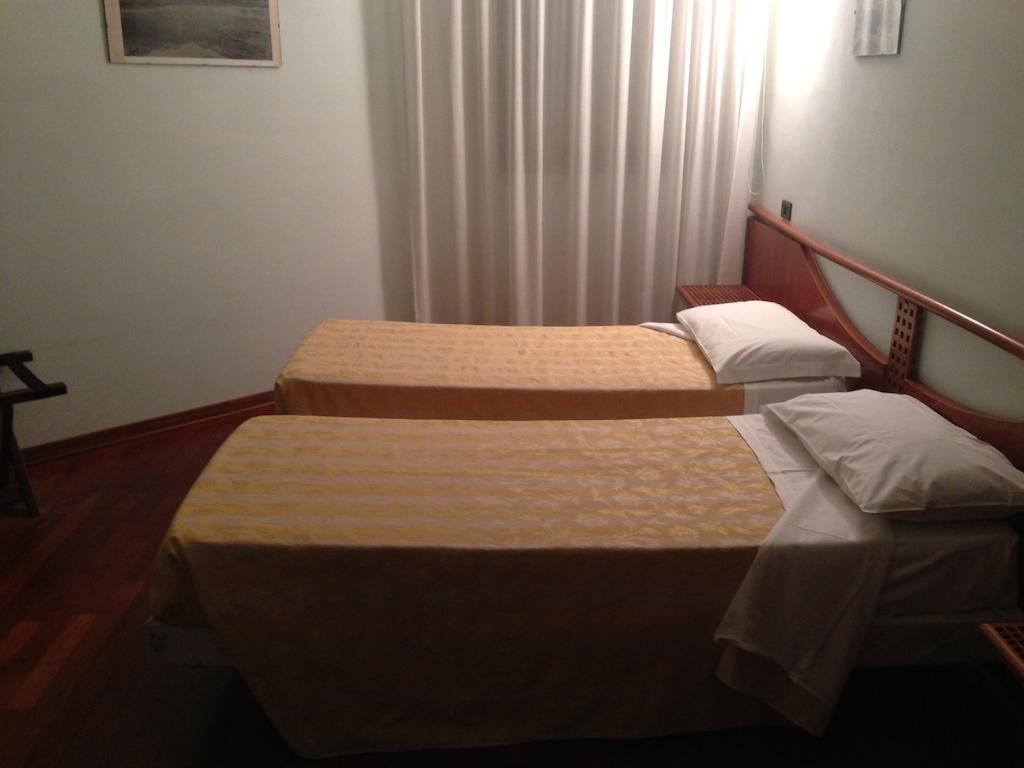 Hotel Sirenella Mele Cameră foto